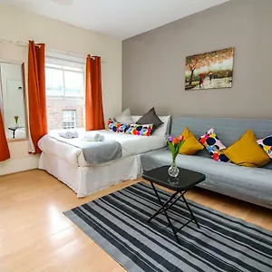 https://studio-flat-on-brick-lane-near-shoreditch-london.brighton-hotels-england.com